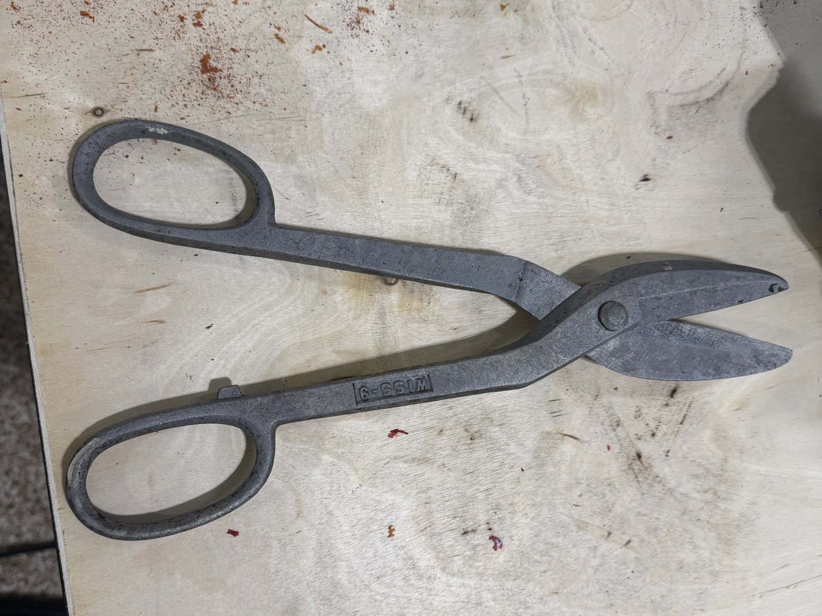 Restored tin snips after laser cleaning